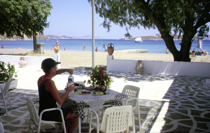 Strandwirtschaft am Sandstrand Agriolivadi auf Patmos