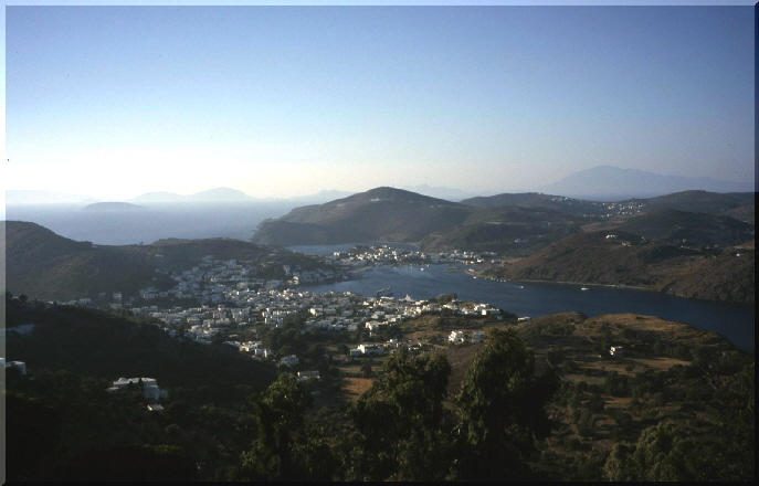 Gesamtansicht des Hauptortes Skala auf Patmos